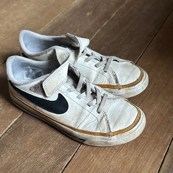 Nike Other - Nike kids sneakers size 1.5 Y